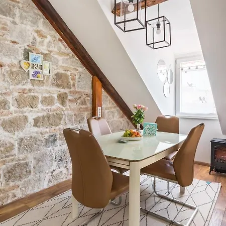 Apartman Petrova Attic *