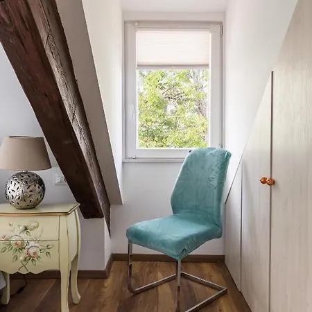 Petrova Attic Apartman *