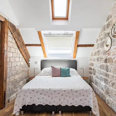 Petrova Attic * 스플리트
