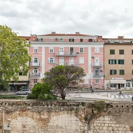 Appartement Petrova Attic Split